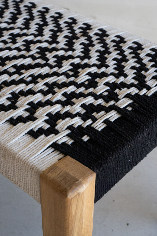 Woven Bench in black and Jute Queen